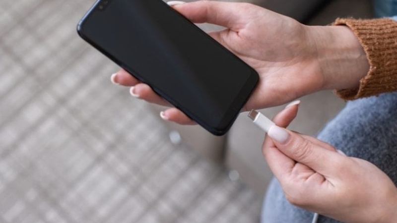 iPhone bị nhiễm điện khi sạc 2