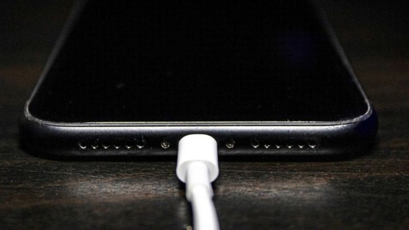 iPhone bị nhiễm điện khi sạc 4