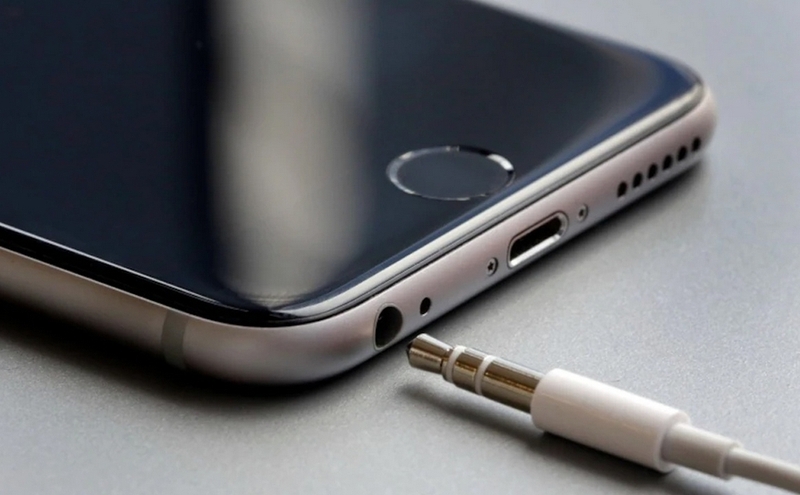 iPhone có chỗ cắm tai nghe không ảnh 1