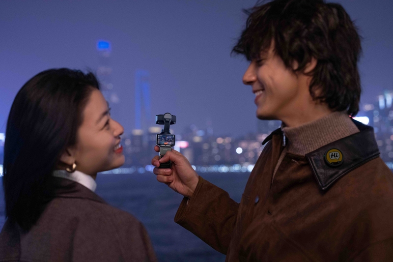 insta360-luna-ultra-ra-mat-208066-2.jpg