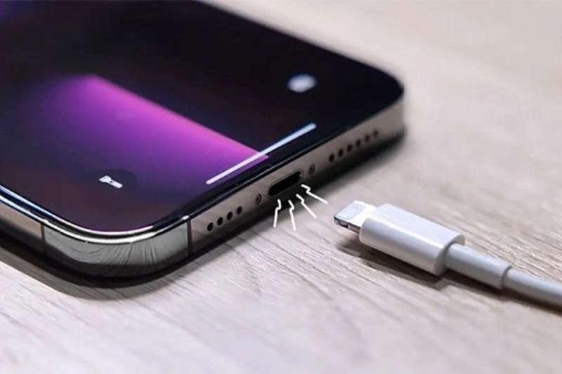 Cổng sạc hoặc nguồn điện không ổn định