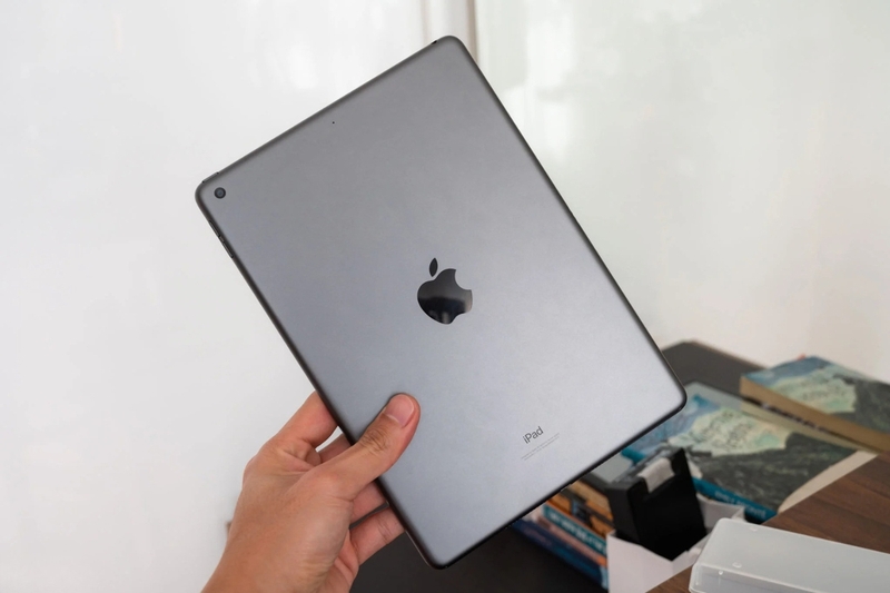 ipad-gen-9-sac-bao-lau-thi-day-pin-10.jpg