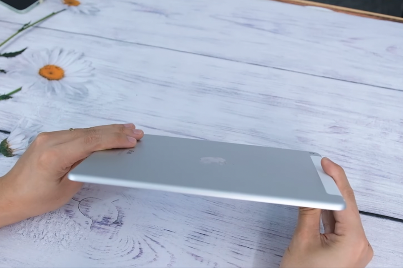 iPad Model A1567 (3)