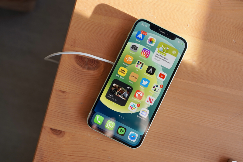 iPhone 12 cũ chơi game tốt không 1
