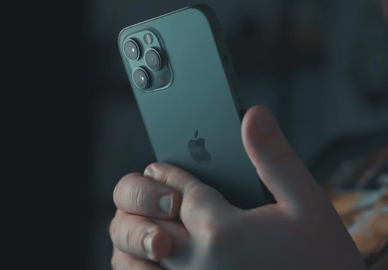 iphone 12 pro max bị nóng máy 2
