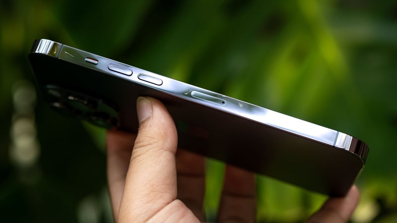 iPhone 14 Pro Max bị tróc sơn viền là tình trạng gì?