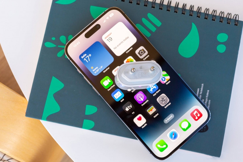 iPhone 14 Pro Max đạt 48% pin sau 30 phút và cần khoảng 1 giờ 52 phút để sạc đầy trong bài kiểm thử với bộ sạc 20 W