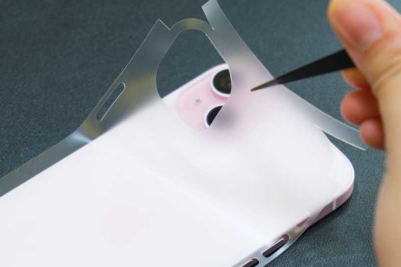 Dán skin, decal hoặc dùng ốp lưng