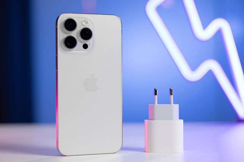 iPhone 15 Pro Max dùng củ sạc bao nhiêu W 6
