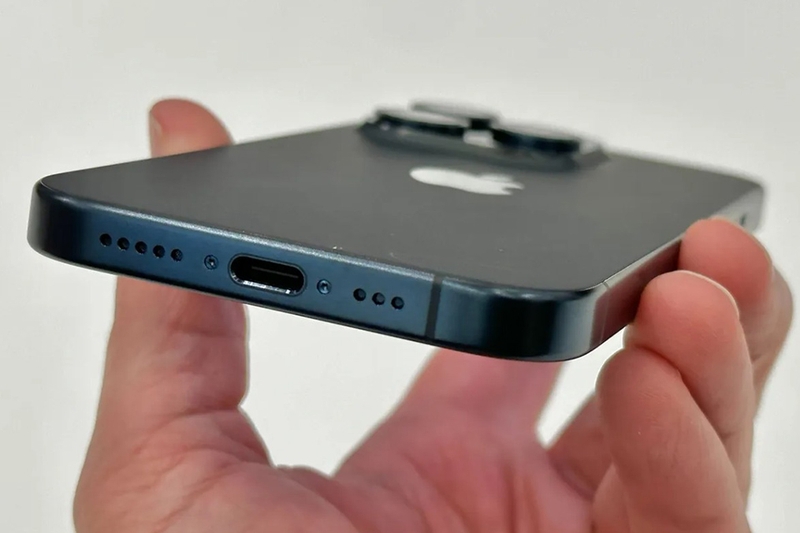 iPhone 15 Pro Max dùng củ sạc bao nhiêu W 9
