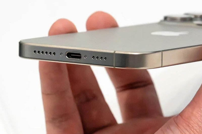 iPhone 15 Pro Max dùng củ sạc bao nhiêu W 1