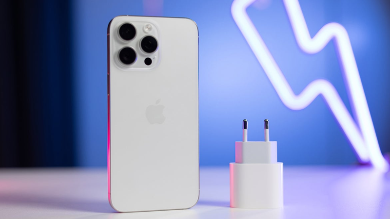 iPhone 15 Pro Max sạc nhanh bao nhiêu W