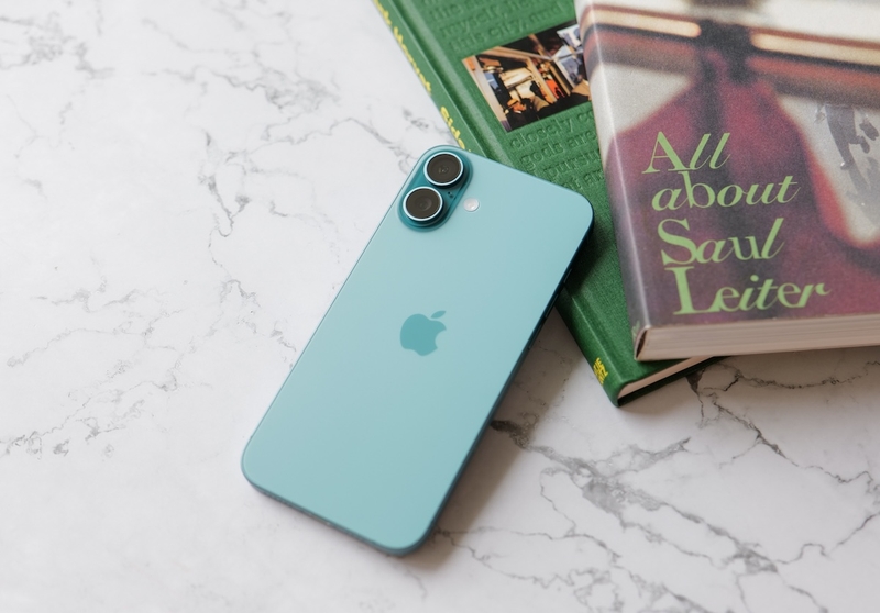 iphone 16 màu xanh mòng két hình 1
