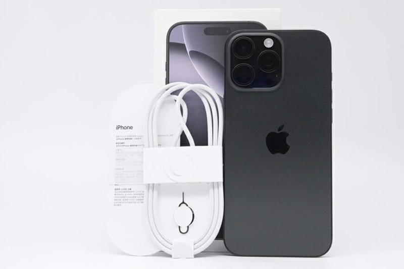 iPhone 16 Pro Max sạc nhanh bao nhiêu W 3