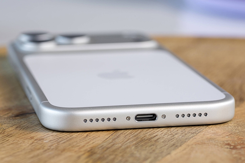 So sánh iPhone 17 Pro Max và iPhone 12 Pro Max 3