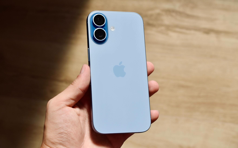 iPhone 17 Mist Blue