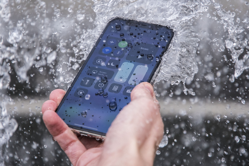 Vì sao iPhone cũ dễ mất khả năng chống nước?