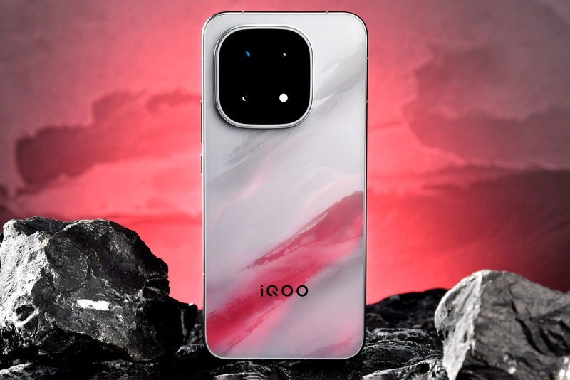 iqoo-16-pin-len-den-8500-mah-209610-3.jpg