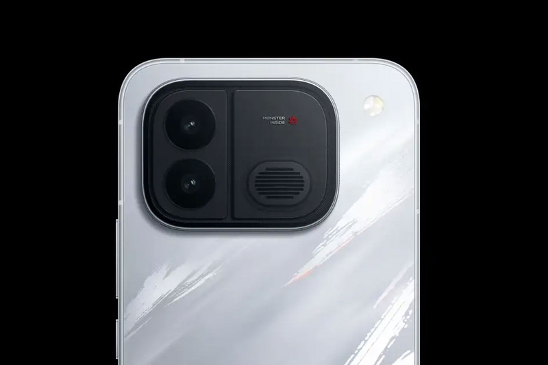 Cụm camera sau của iQOO Neo 12 nổi bật với cảm biến Sony IMX921 50 MP, hỗ trợ chống rung quang học OIS.
