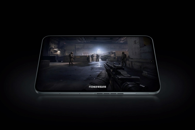 Màn hình AMOLED của iQOO Pad Pro tái hiện rõ các chi tiết và hiệu ứng ánh sáng trong những khung cảnh game tối.