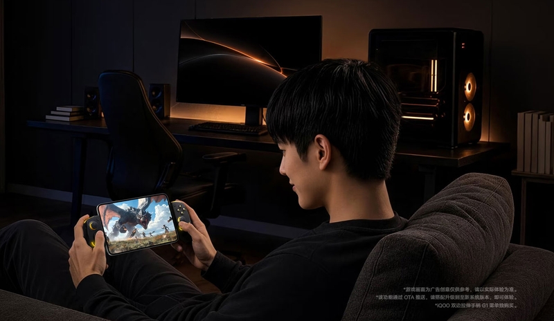 iQOO Pad Ultra hỗ trợ tay cầm telescopic rời, giúp thao tác điều khiển thuận tiện hơn khi chơi game.