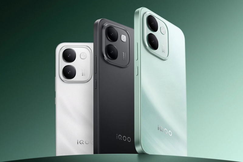 iqoo-z11s-ghi-diem-voi-pin-10000-mah-211536-2.jpg