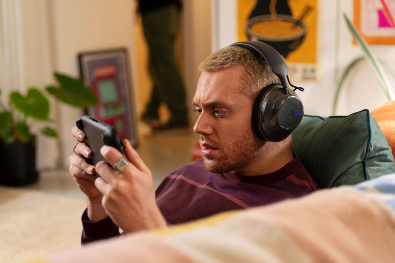 JBL Quantum 520 hỗ trợ kết nối Bluetooth 5.4, thuận tiện khi chơi game trên điện thoại.