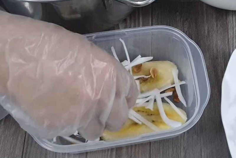 kem chuối dừa hình 8