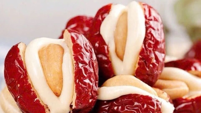 cách làm kẹo táo đỏ hạnh nhân 1