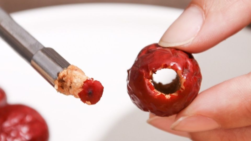 cách làm kẹo táo đỏ hạnh nhân 3