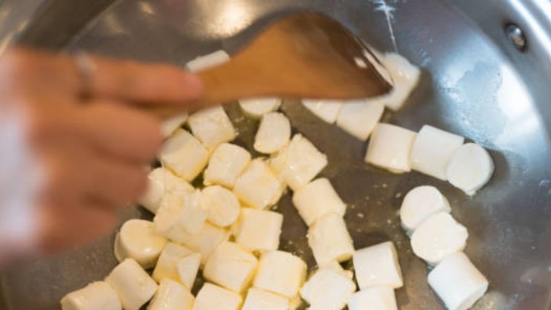 cách làm kẹo táo đỏ hạnh nhân 4