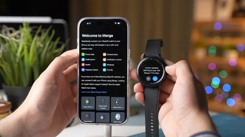 Ứng dụng Merge được kích hoạt trên cả đồng hồ Galaxy Watch4 và iPhone để chuẩn bị ghép đôi