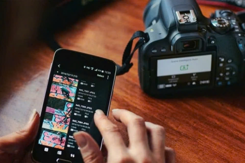 Xem và chuyển ảnh từ máy ảnh vào điện thoại một cách linh hoạt