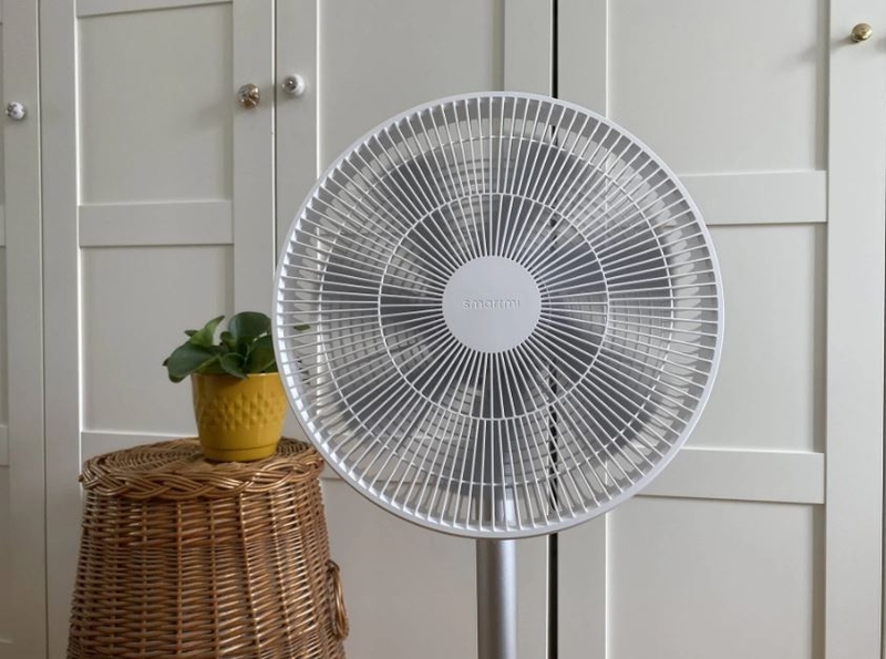 Khi cắm điện vào quạt quạt lúc quay lúc không 2