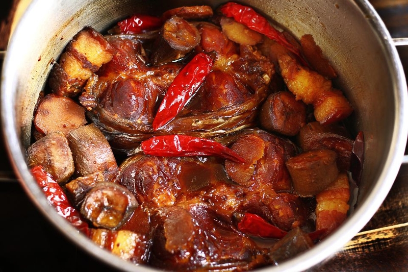 Cá trắm kho chuối xanh2