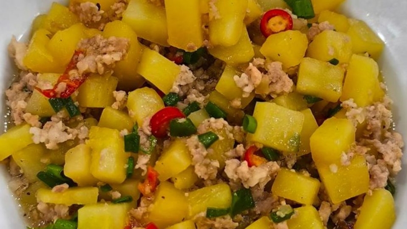 Khoai tây xào thịt băm 1