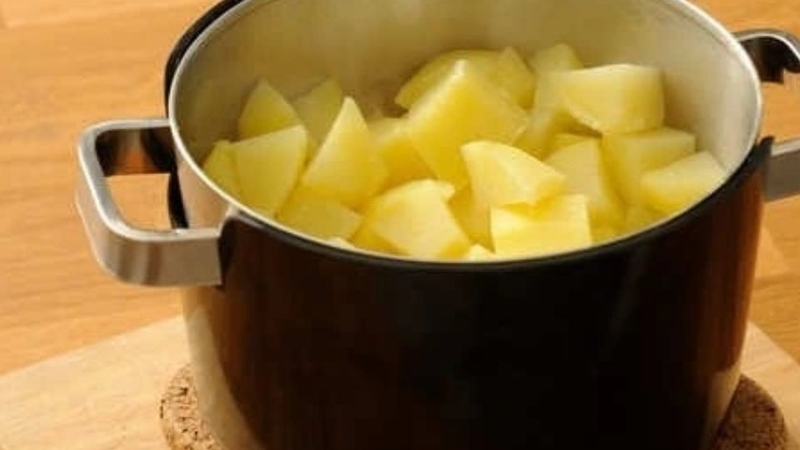 Khoai tây xào thịt băm 4