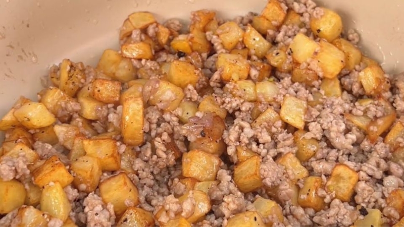 Khoai tây xào thịt băm 7