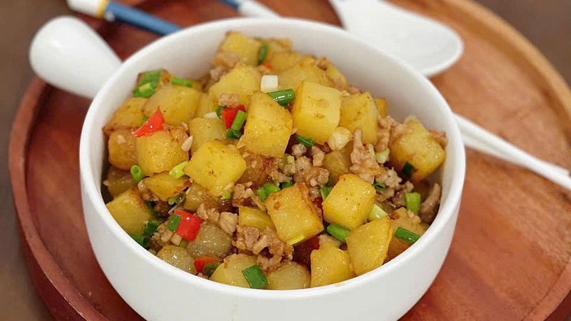 Khoai tây xào thịt băm 8