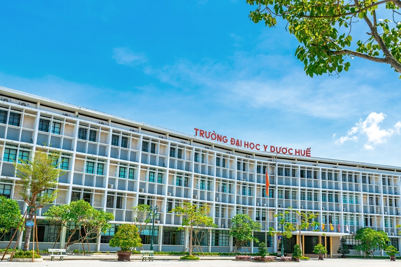dai hoc mien trung tuyen sinh khoi b00