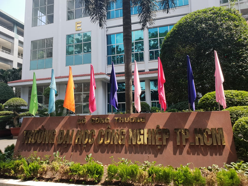 truong mien nam xet tuyen khoi c01