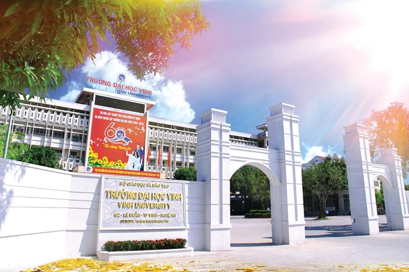 dai hoc mien trung xet tuyen khoi c03