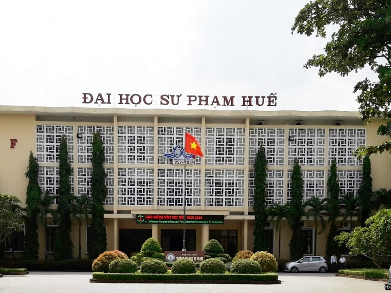 dai hoc mien trung xet khoi d10