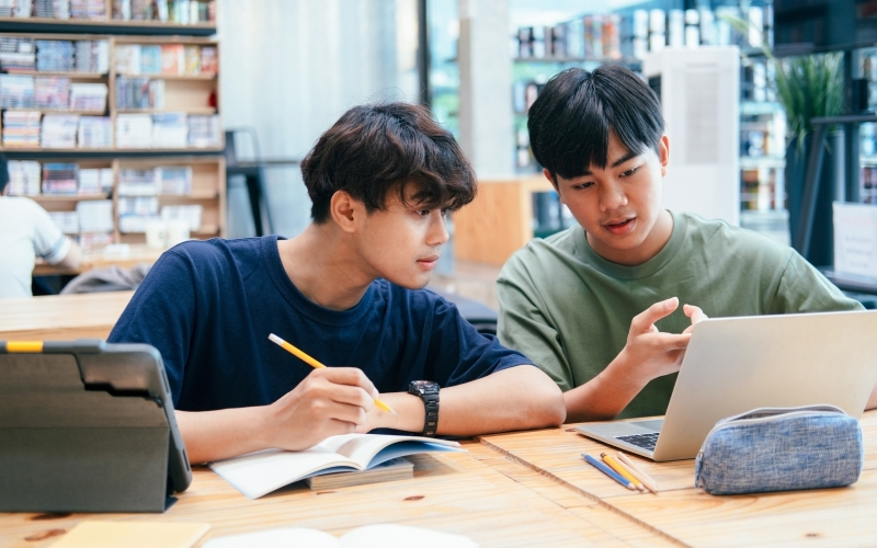Ai nên chọn khối R04?