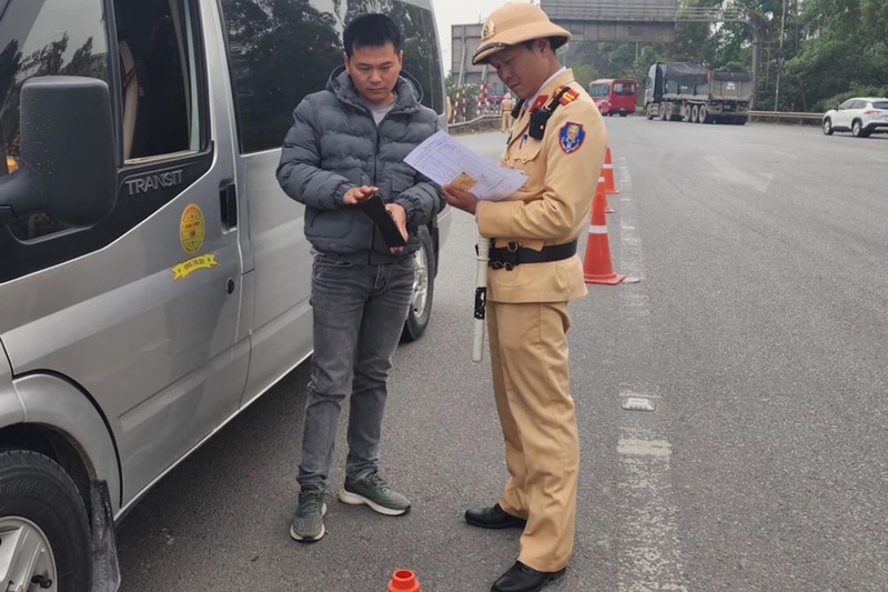 Không có giấy phép lái xe ô tô có bị giữ xe không 6