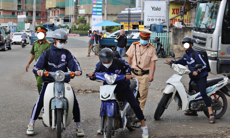 không đủ tuổi lái xe 110cc phạt bao nhiêu hình 2