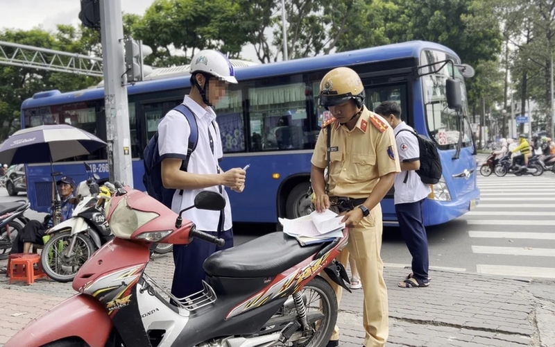 không đủ tuổi lái xe 110cc phạt bao nhiêu hình 3