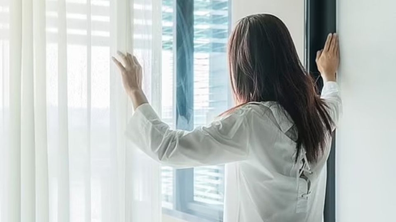 khử mùi ẩm mốc trong phòng ngủ 10