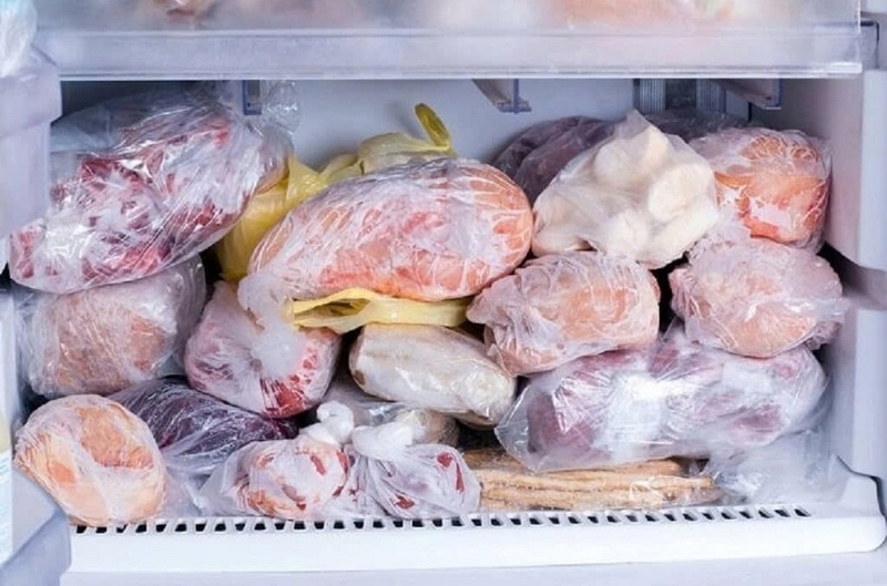 Khử mùi tủ lạnh bằng bã cà phê ảnh 1