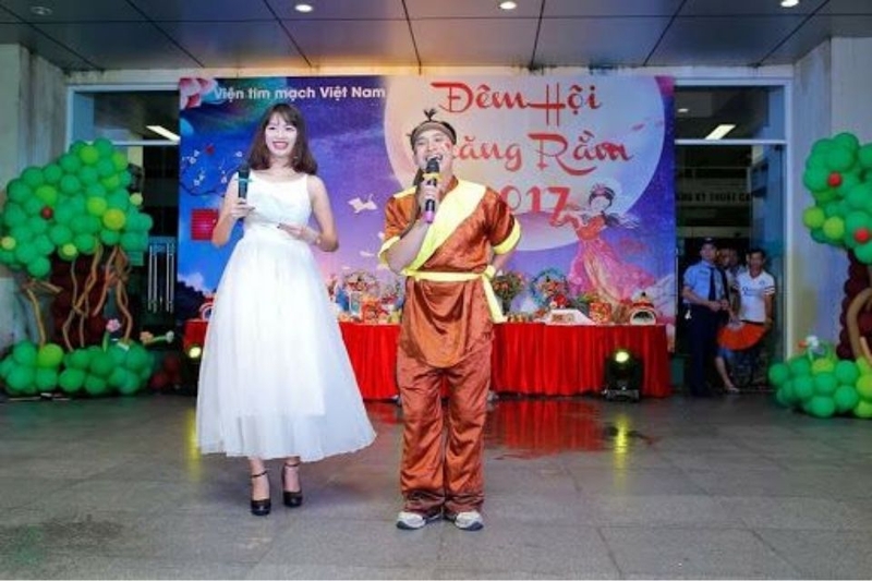 MC hoặc nhân vật Chị Hằng, Chú Cuội xuất hiện với giọng nói nhẹ nhàng